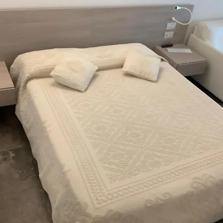 Appartarbus White Apartment